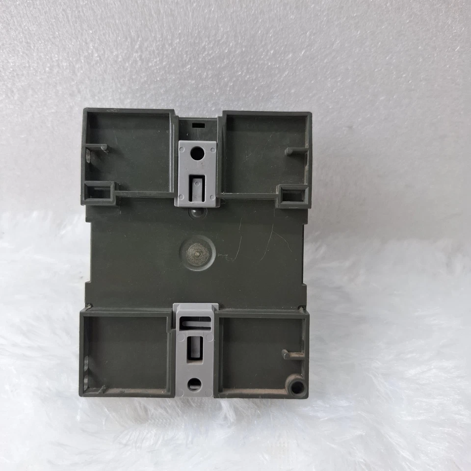 Siemens 6ED1052-1MD00-0BA6 12/24RC LOGO PLC 24VDC (minor cosmetic damaged)